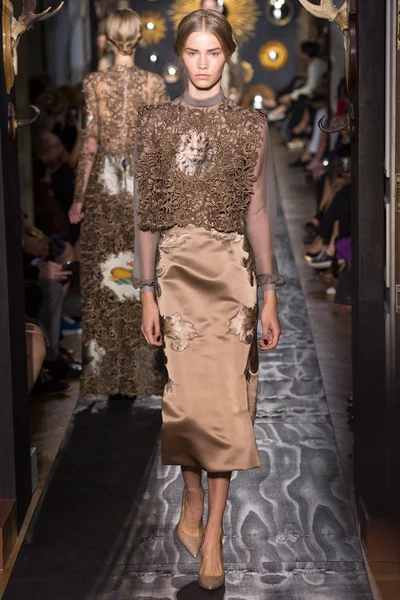 Look 2
